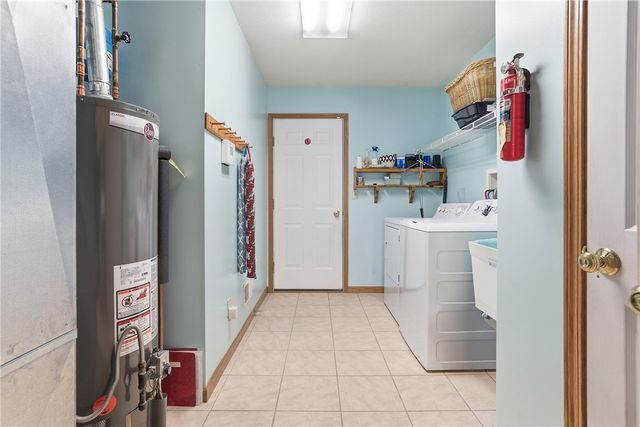 1064 Timberwood Dr, Chippewa Twp, PA 15010