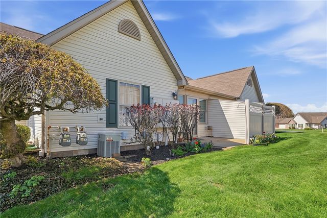 1064 Timberwood Dr, Chippewa Twp, PA 15010
