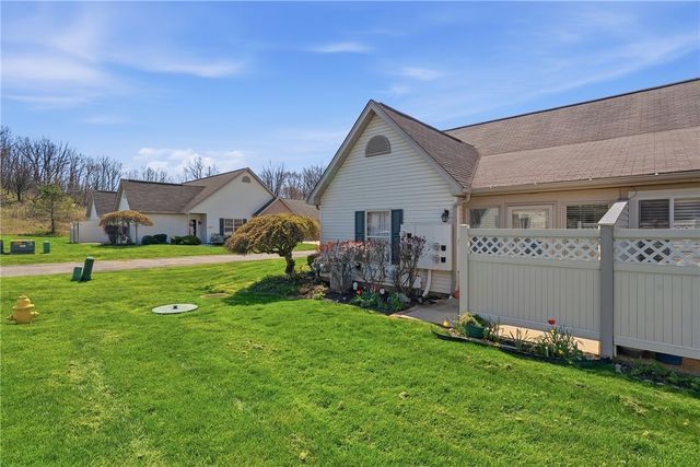 1064 Timberwood Dr, Chippewa Twp, PA 15010