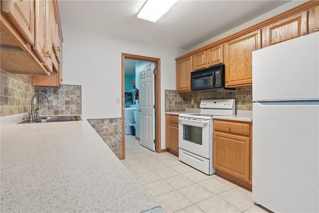 1064 Timberwood Dr, Chippewa Twp, PA 15010