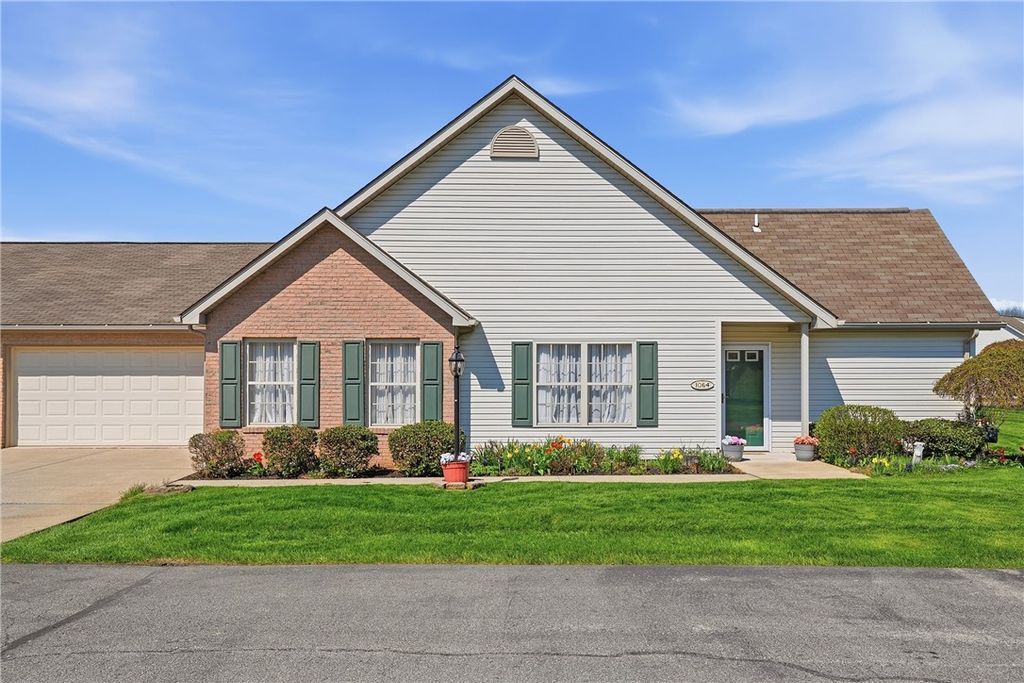 1064 Timberwood Dr, Chippewa Twp, PA 15010