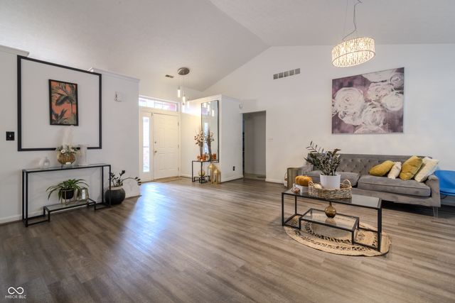 7648 Trophy Club Drive S, Indianapolis, IN 46214