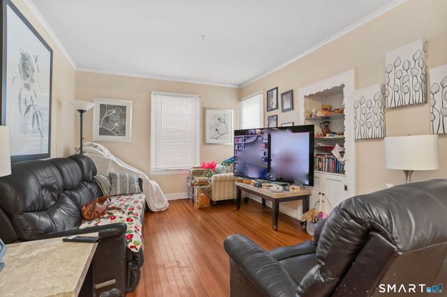 877 White Plains Road, Trumbull, CT 06611