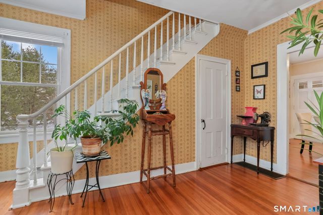 877 White Plains Road, Trumbull, CT 06611