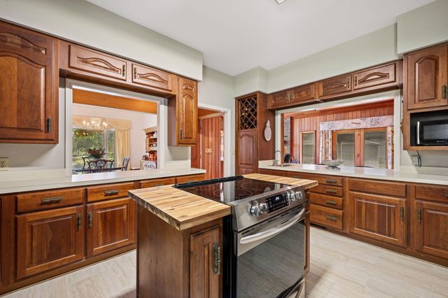 1554 Pinopolis Road, Moncks Corner, SC 29461