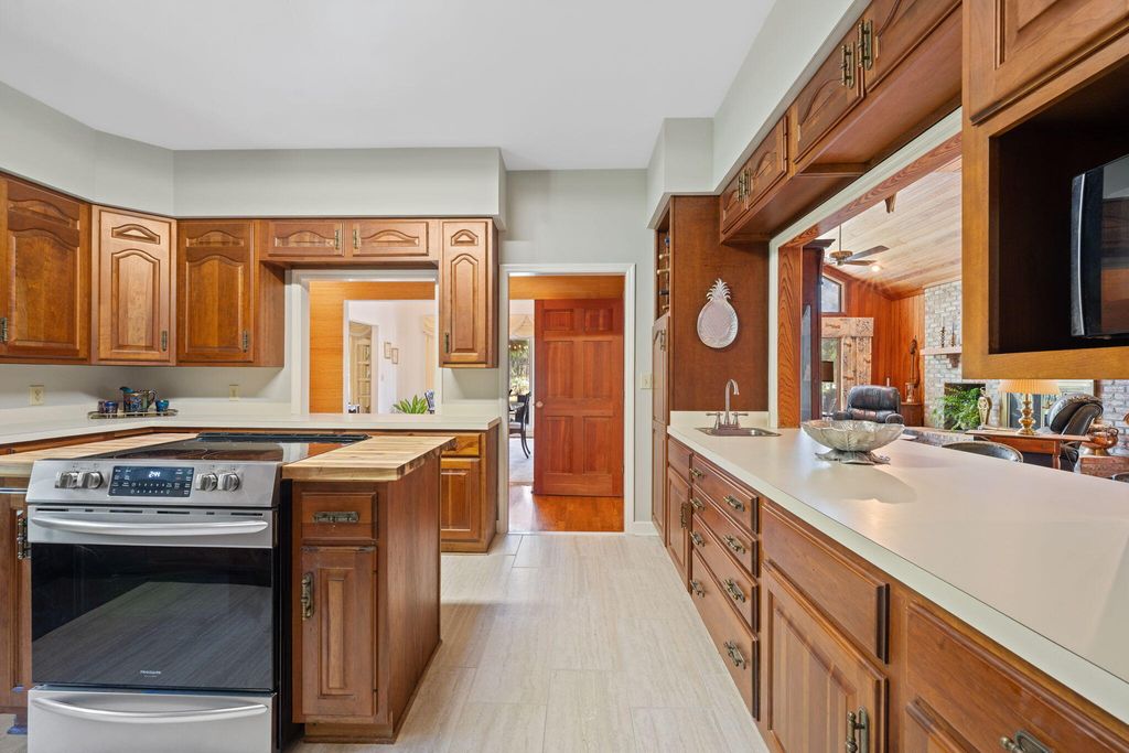 Image 12 of property listing at 1554 Pinopolis Road, Moncks Corner, SC 29461