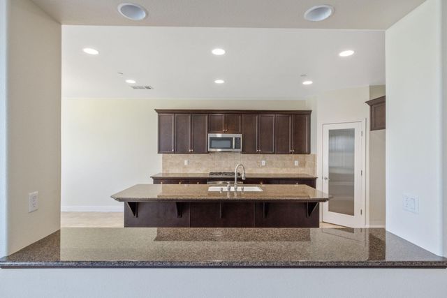 3825 Chessa Lane, Clovis, CA 93619