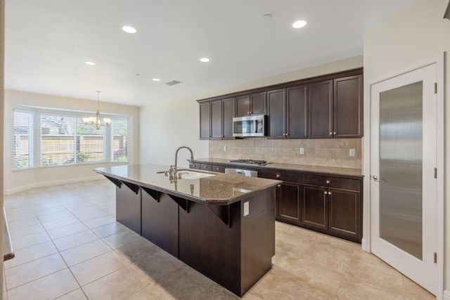 3825 Chessa Lane, Clovis, CA 93619