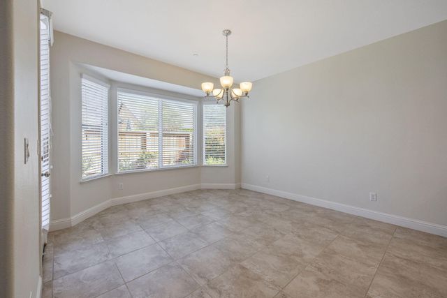 3825 Chessa Lane, Clovis, CA 93619