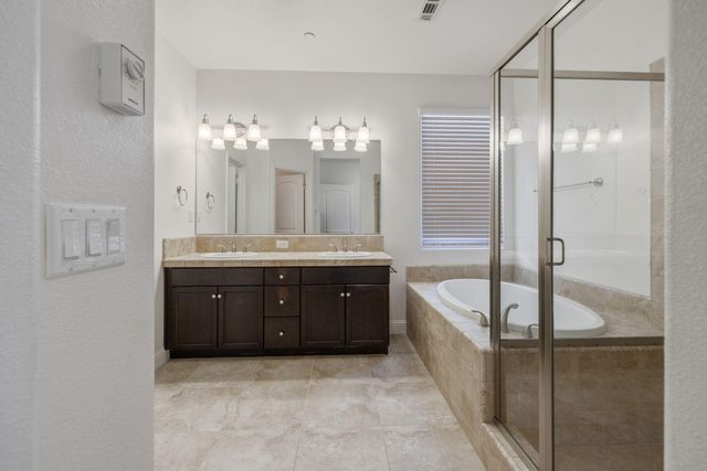 3825 Chessa Lane, Clovis, CA 93619
