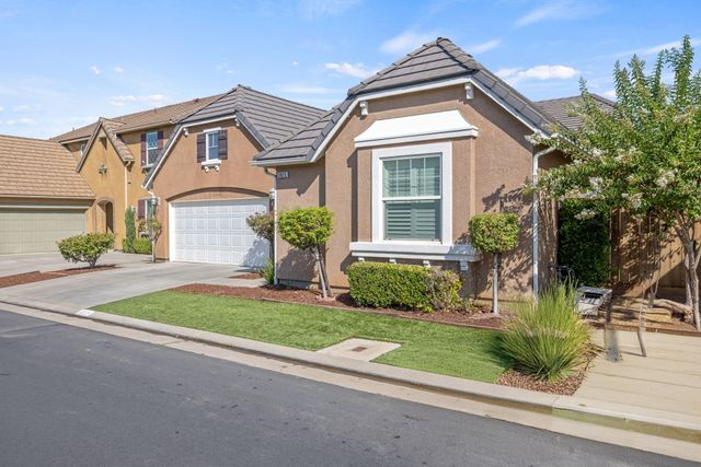 3825 Chessa Lane, Clovis, CA 93619