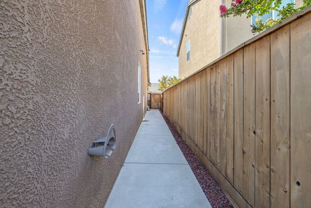 3825 Chessa Lane, Clovis, CA 93619