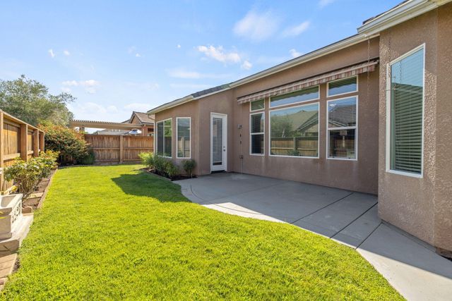 3825 Chessa Lane, Clovis, CA 93619