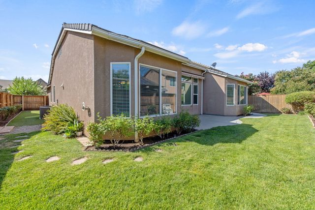 3825 Chessa Lane, Clovis, CA 93619