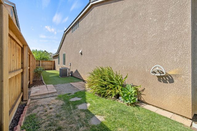 3825 Chessa Lane, Clovis, CA 93619