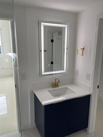 170 SE 14th St 3005, Miami, FL 33131