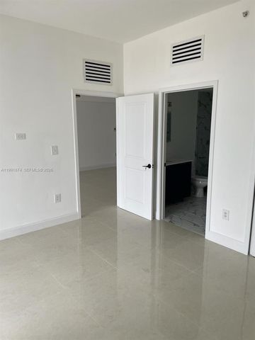 170 SE 14th St 3005, Miami, FL 33131