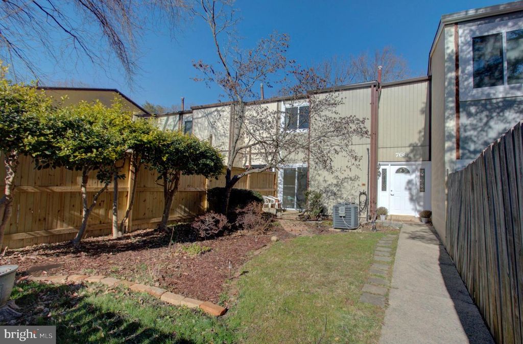 7687 LAYTONIA DR, Gaithersburg, MD 20877