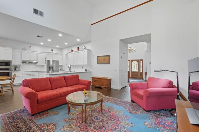 5538 Delrose Ct, Carmichael, CA 95608