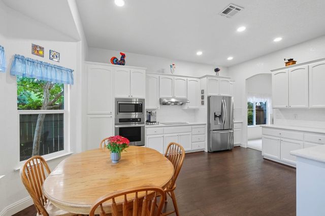 5538 Delrose Ct, Carmichael, CA 95608