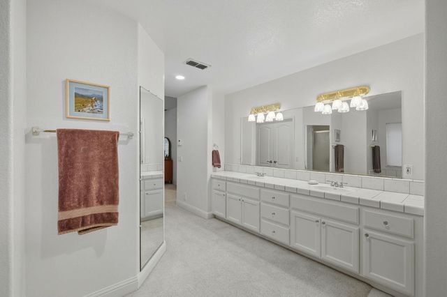 5538 Delrose Ct, Carmichael, CA 95608