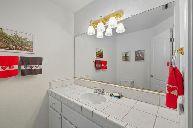 5538 Delrose Ct, Carmichael, CA 95608