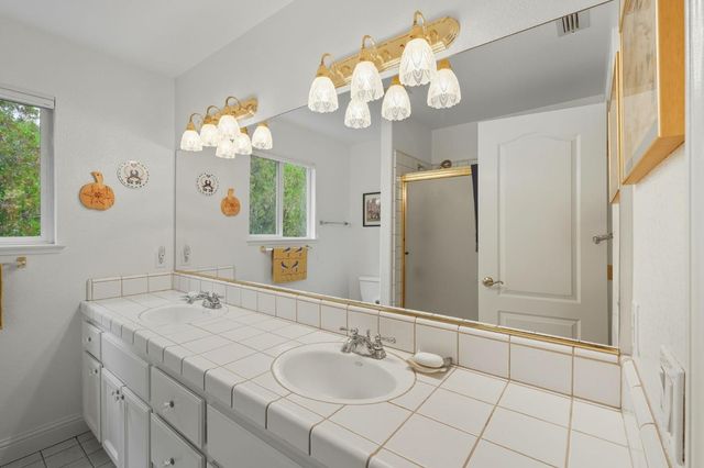 5538 Delrose Ct, Carmichael, CA 95608