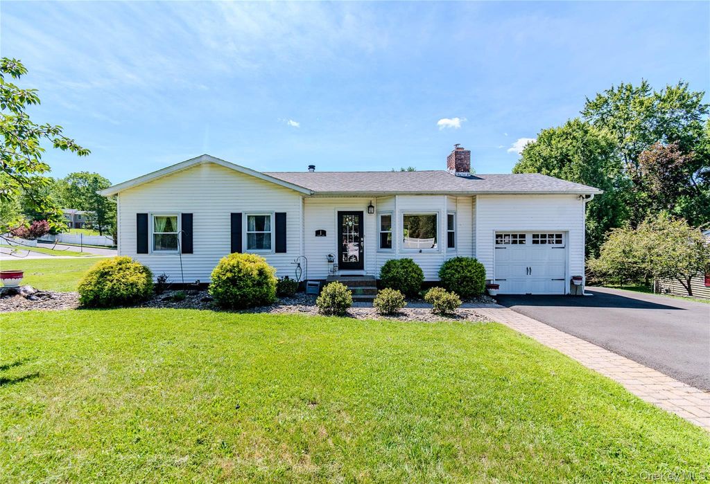 1 Patriot Lane, Washingtonville, NY 10992