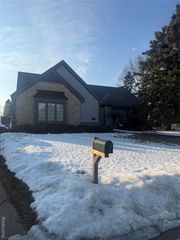 1446 Vistaview Drive, Rochester Hills, MI 48306