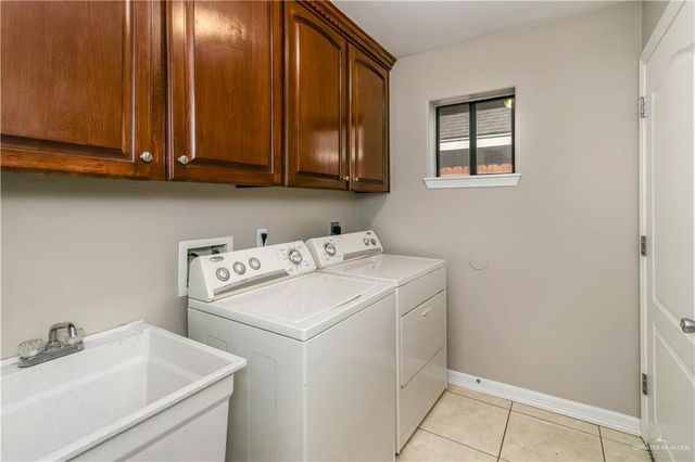 520 E Feather Avenue, Pharr, TX 78577