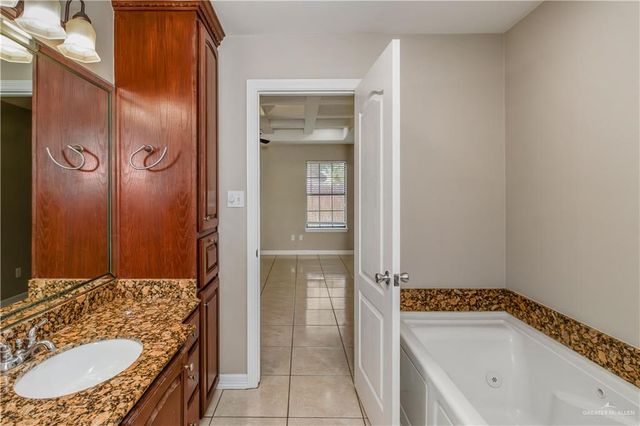 520 E Feather Avenue, Pharr, TX 78577