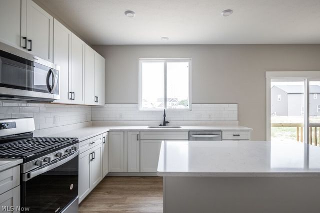 821 Colesbourne Circle, Green, OH 44685