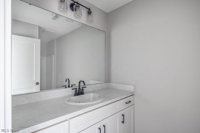 821 Colesbourne Circle, Green, OH 44685