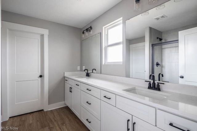 821 Colesbourne Circle, Green, OH 44685