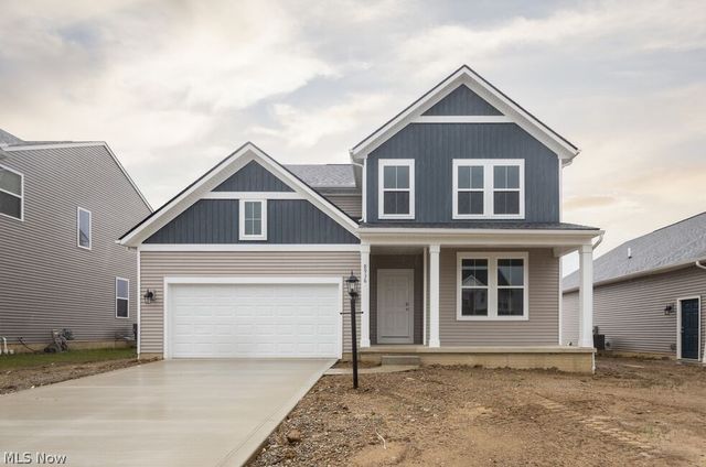 821 Colesbourne Circle, Green, OH 44685