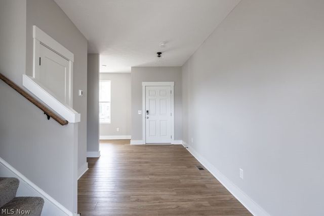 821 Colesbourne Circle, Green, OH 44685