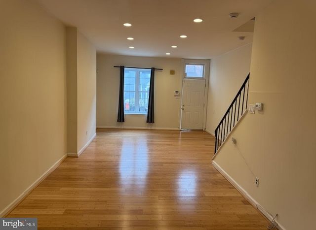 1809 W THOMPSON ST, Philadelphia, PA 19121