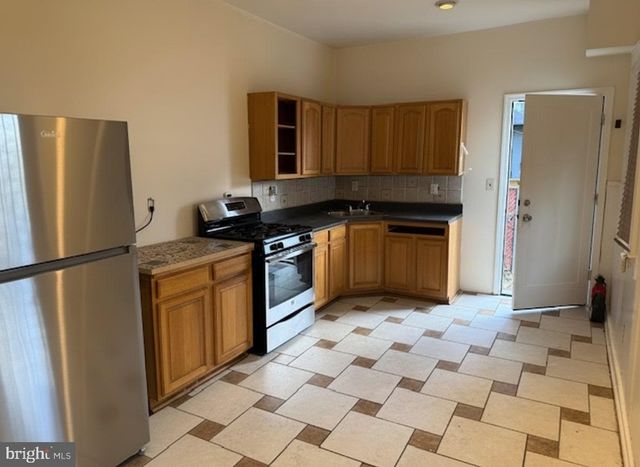 1809 W THOMPSON ST, Philadelphia, PA 19121