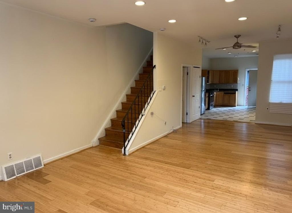 1809 W THOMPSON ST, Philadelphia, PA 19121