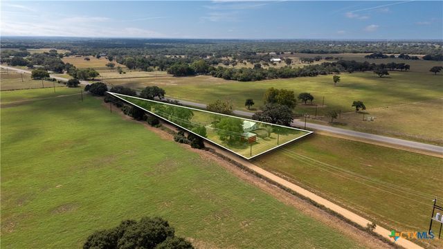 4526 State Highway 111, Yoakum, TX 77995