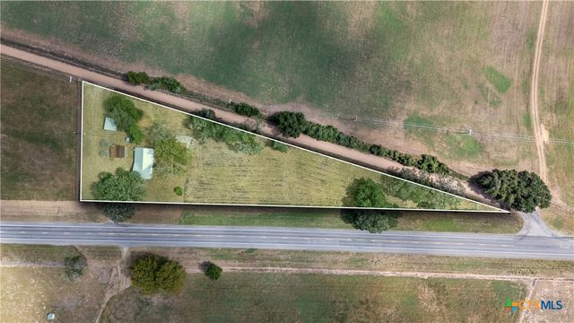 4526 State Highway 111, Yoakum, TX 77995