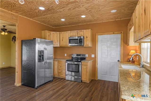 4526 State Highway 111, Yoakum, TX 77995