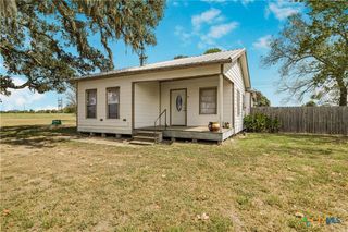 4526 State Highway 111, Yoakum, TX 77995