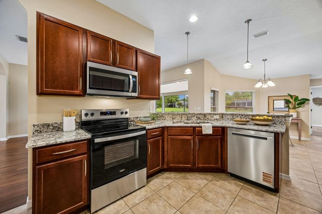 734 Needle Grass Dr, St Augustine, FL 32086