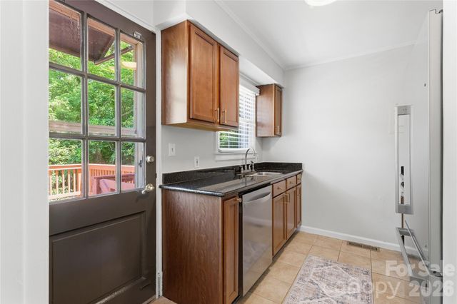 525 Wakefield Drive, Charlotte, NC 28209