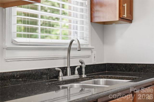 525 Wakefield Drive, Charlotte, NC 28209