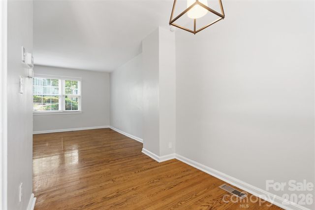 525 Wakefield Drive, Charlotte, NC 28209