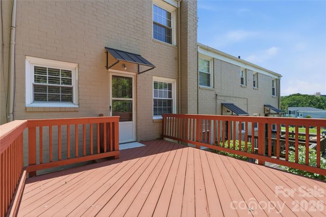 525 Wakefield Drive, Charlotte, NC 28209