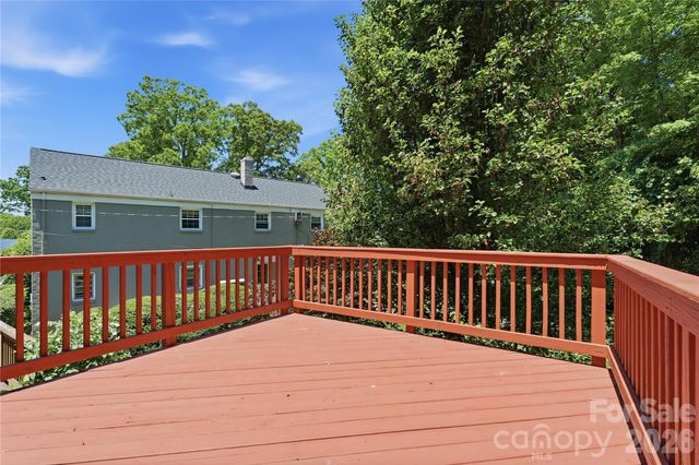 525 Wakefield Drive, Charlotte, NC 28209