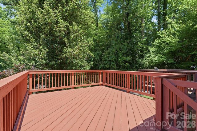 525 Wakefield Drive, Charlotte, NC 28209